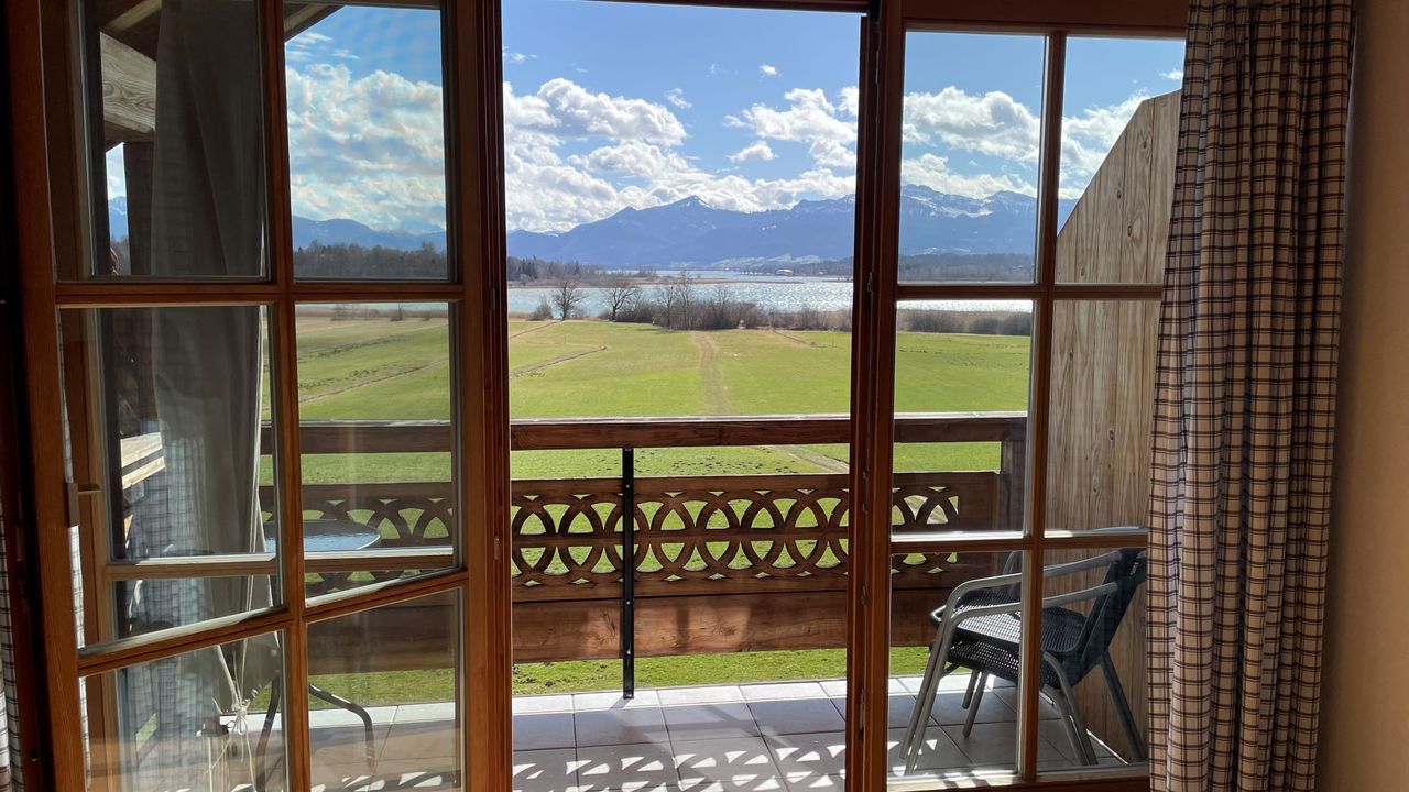 Südbalkon mit See- und Bergblick Südbalkon mit See- und Bergblick